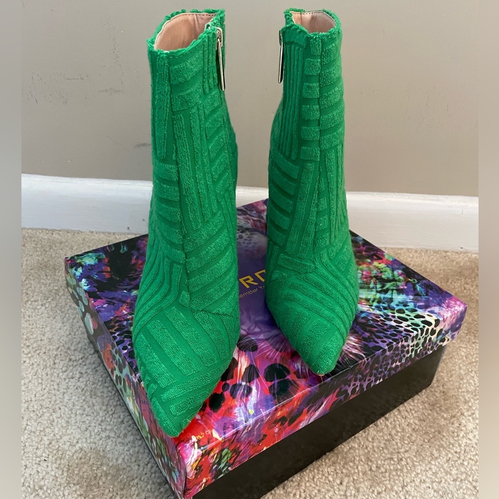Cape Robbin Geniva ankle booties size 7